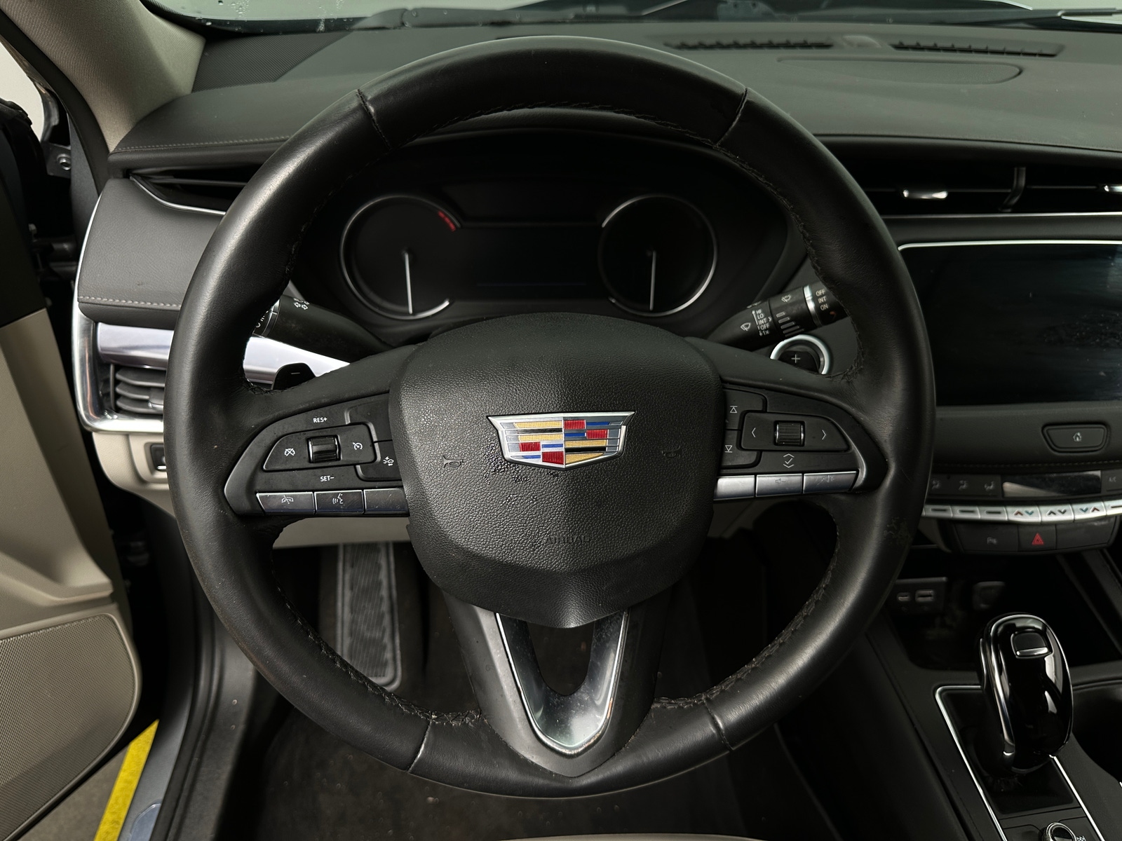 Thumbnail: 2023 Cadillac XT4 - 4