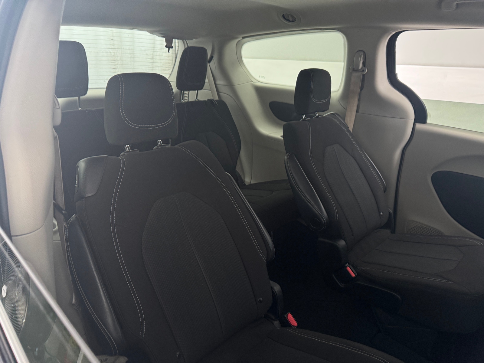 Thumbnail: 2022 Chrysler Voyager - 6