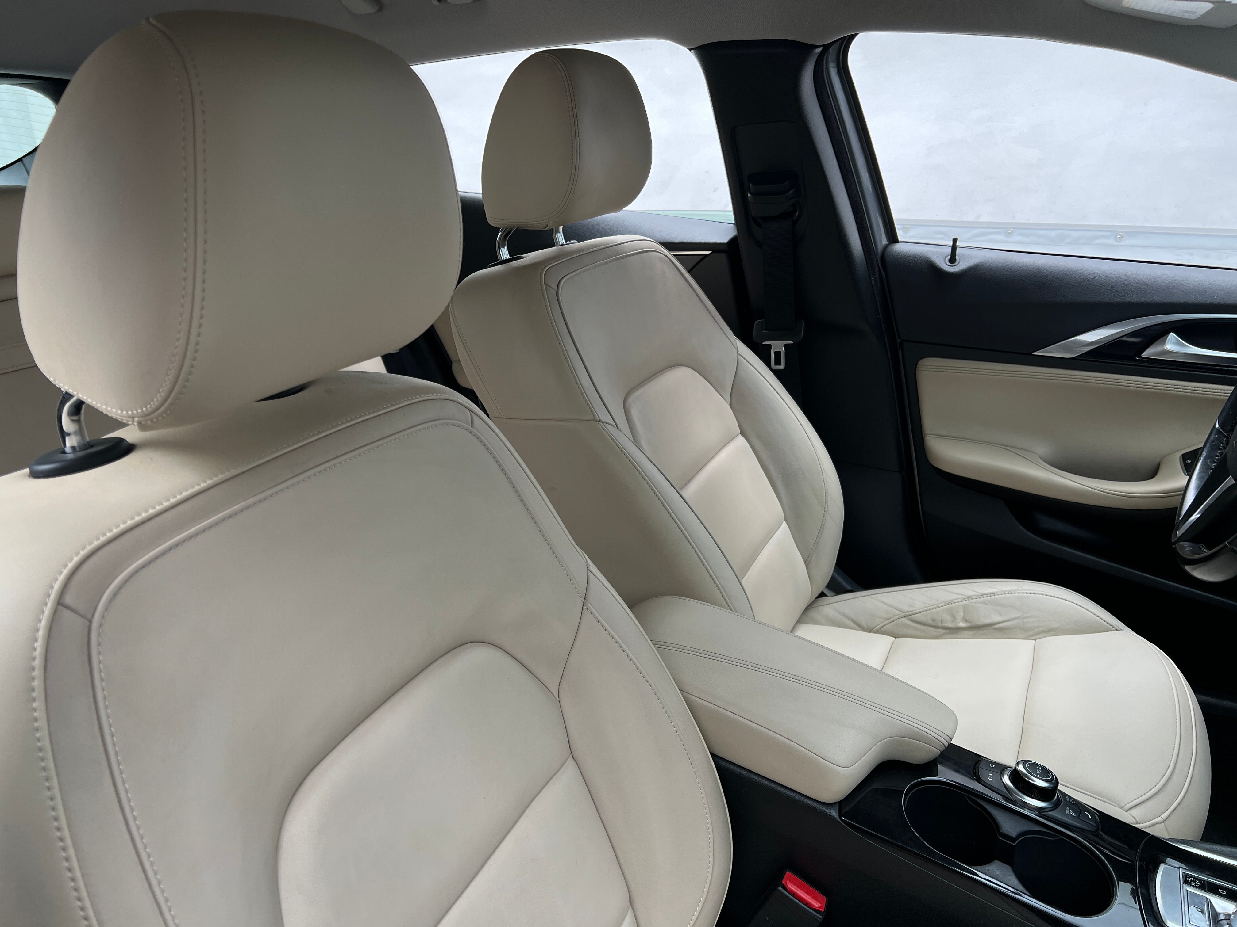 Used 2017 INFINITI QX30 Luxury with VIN SJKCH5CP0HA032476 for sale in Pewaukee, WI