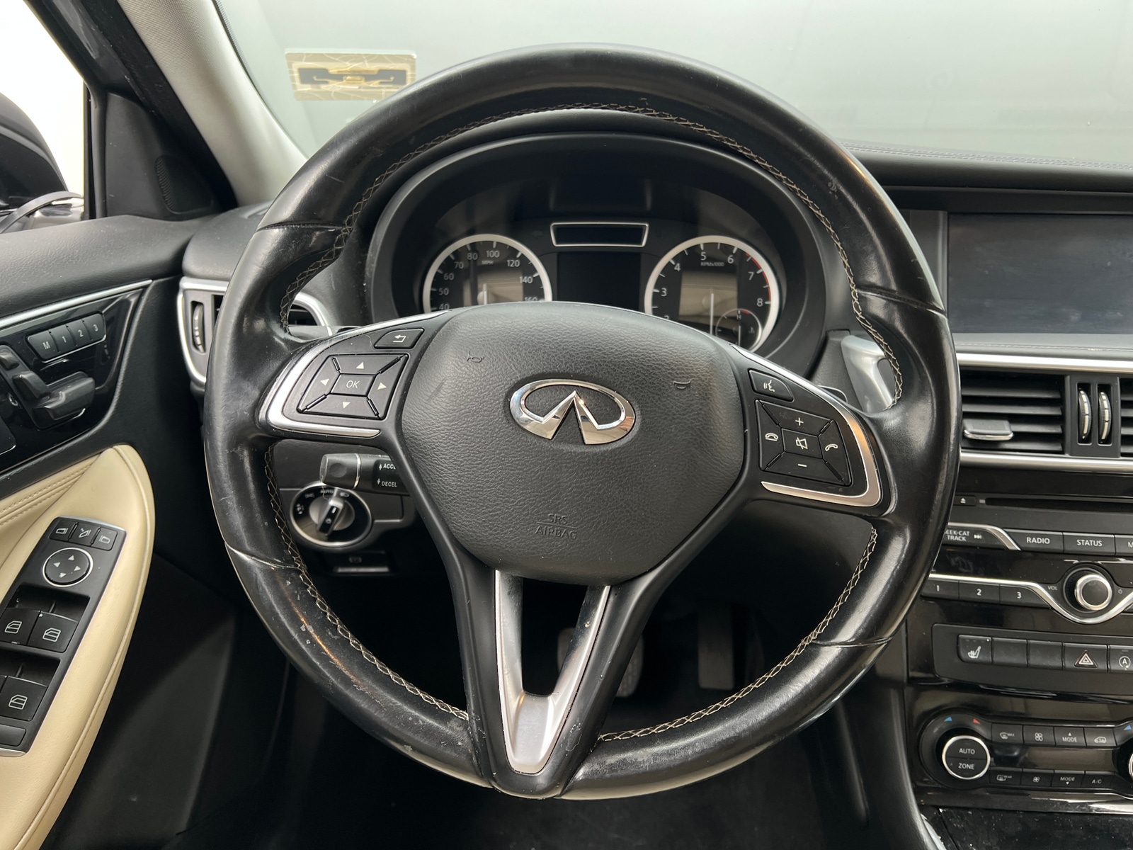 Thumbnail: 2017 INFINITI QX30 - 4