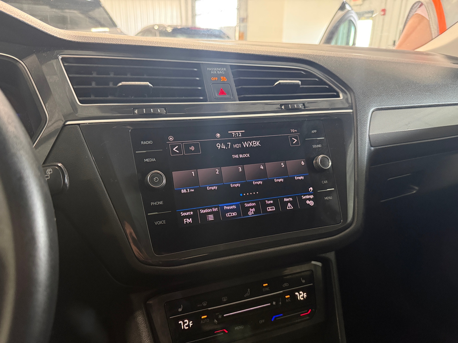 Thumbnail: 2024 Volkswagen Tiguan - 3