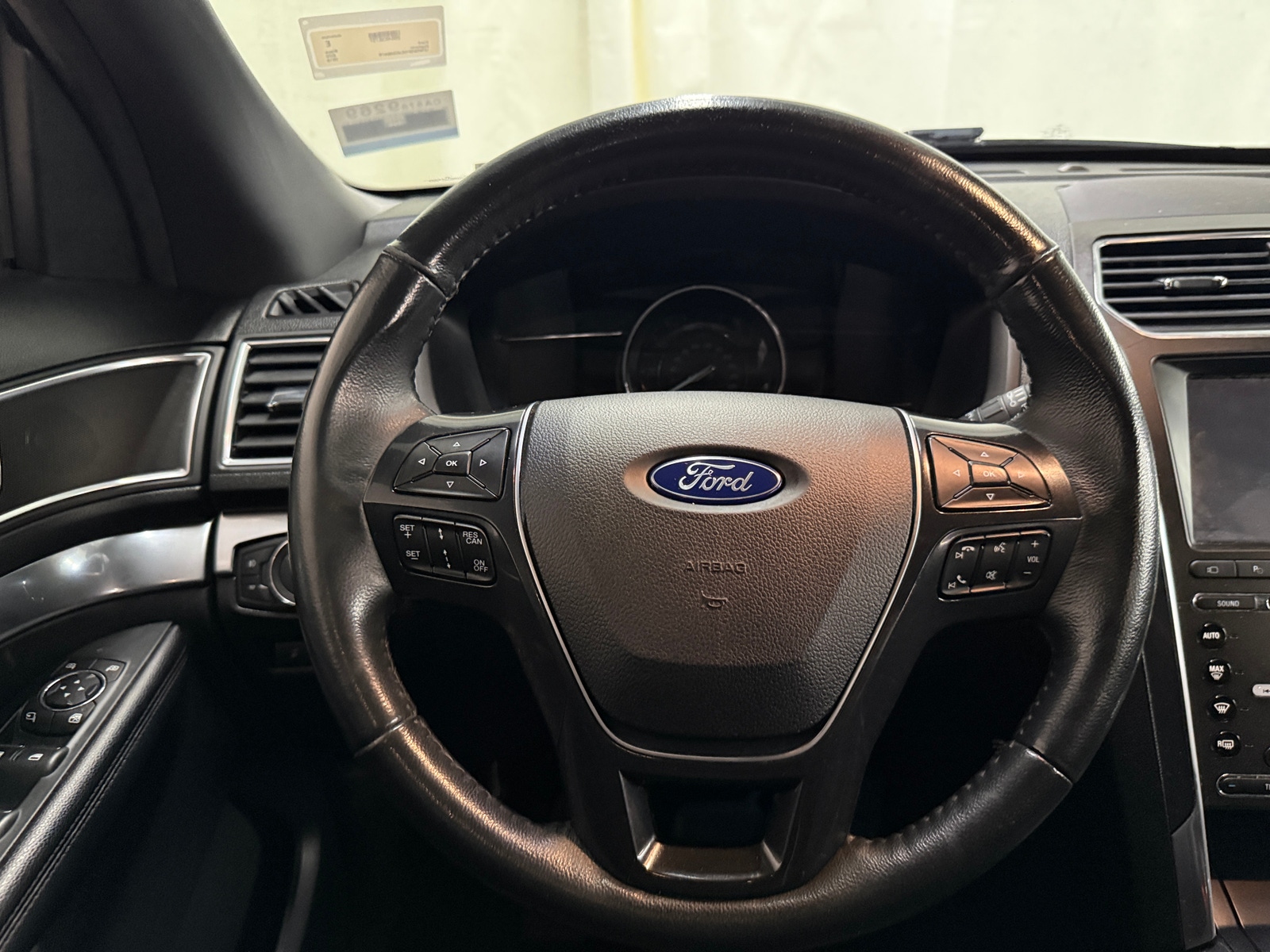 Thumbnail: 2018 Ford Explorer - 4