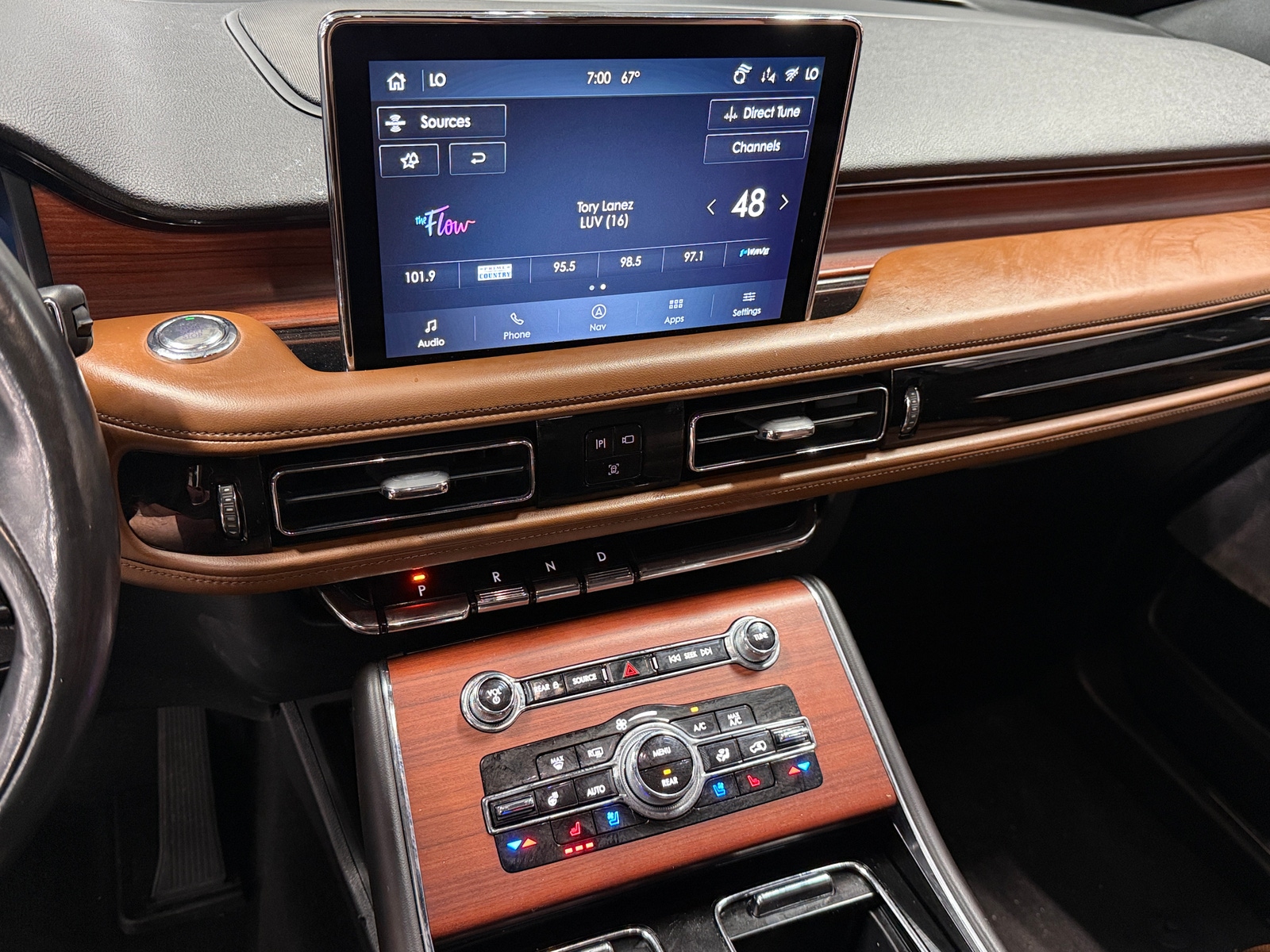 Thumbnail: 2021 Lincoln Aviator - 3