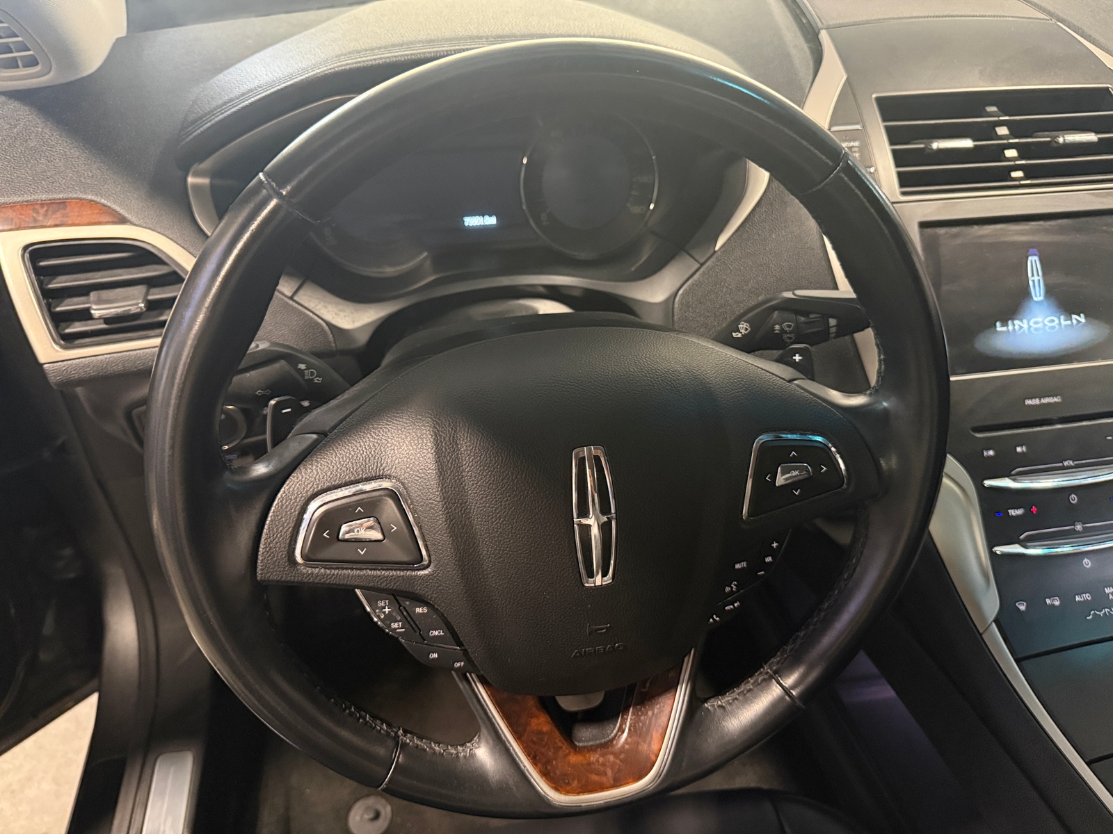 Thumbnail: 2016 Lincoln MKZ - 4