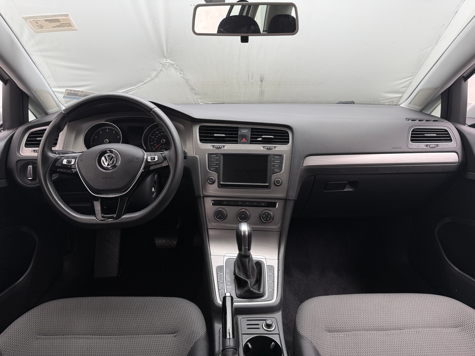 Thumbnail: 2017 Volkswagen e-Golf - 3