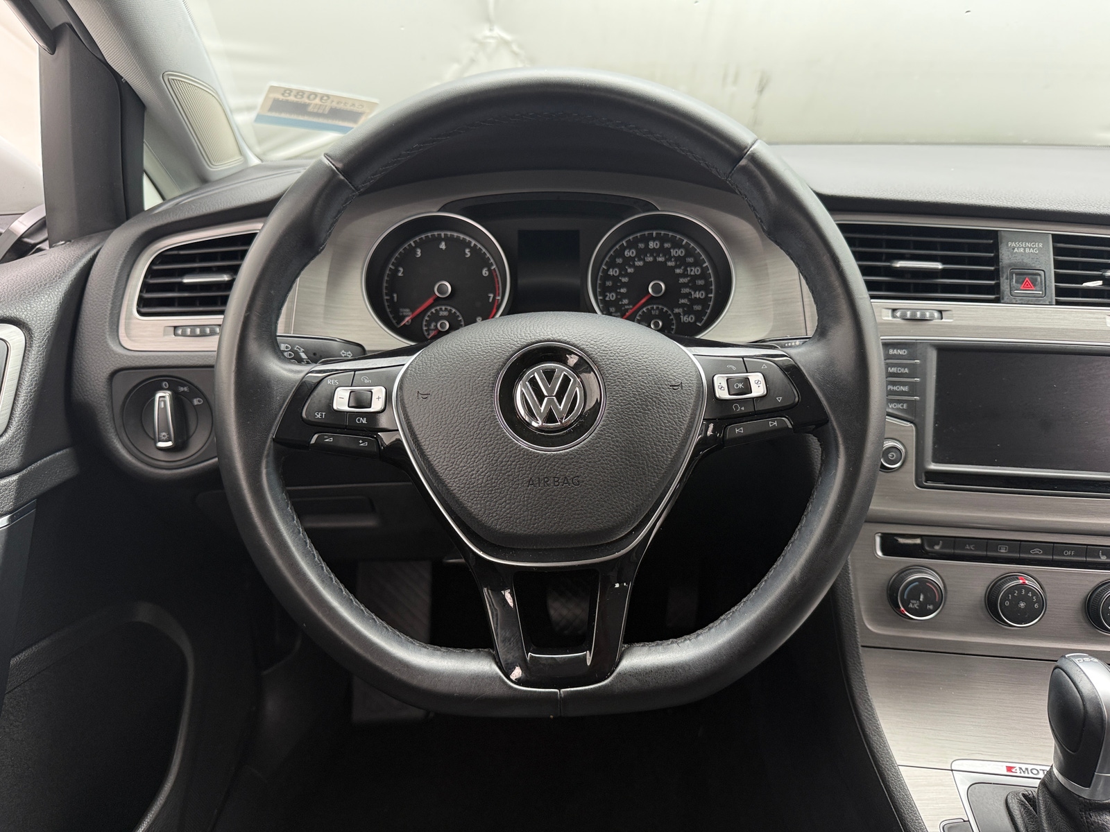 Thumbnail: 2017 Volkswagen e-Golf - 5