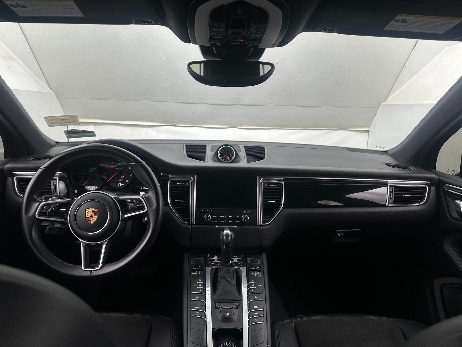 Thumbnail: 2017 Porsche Macan - 2