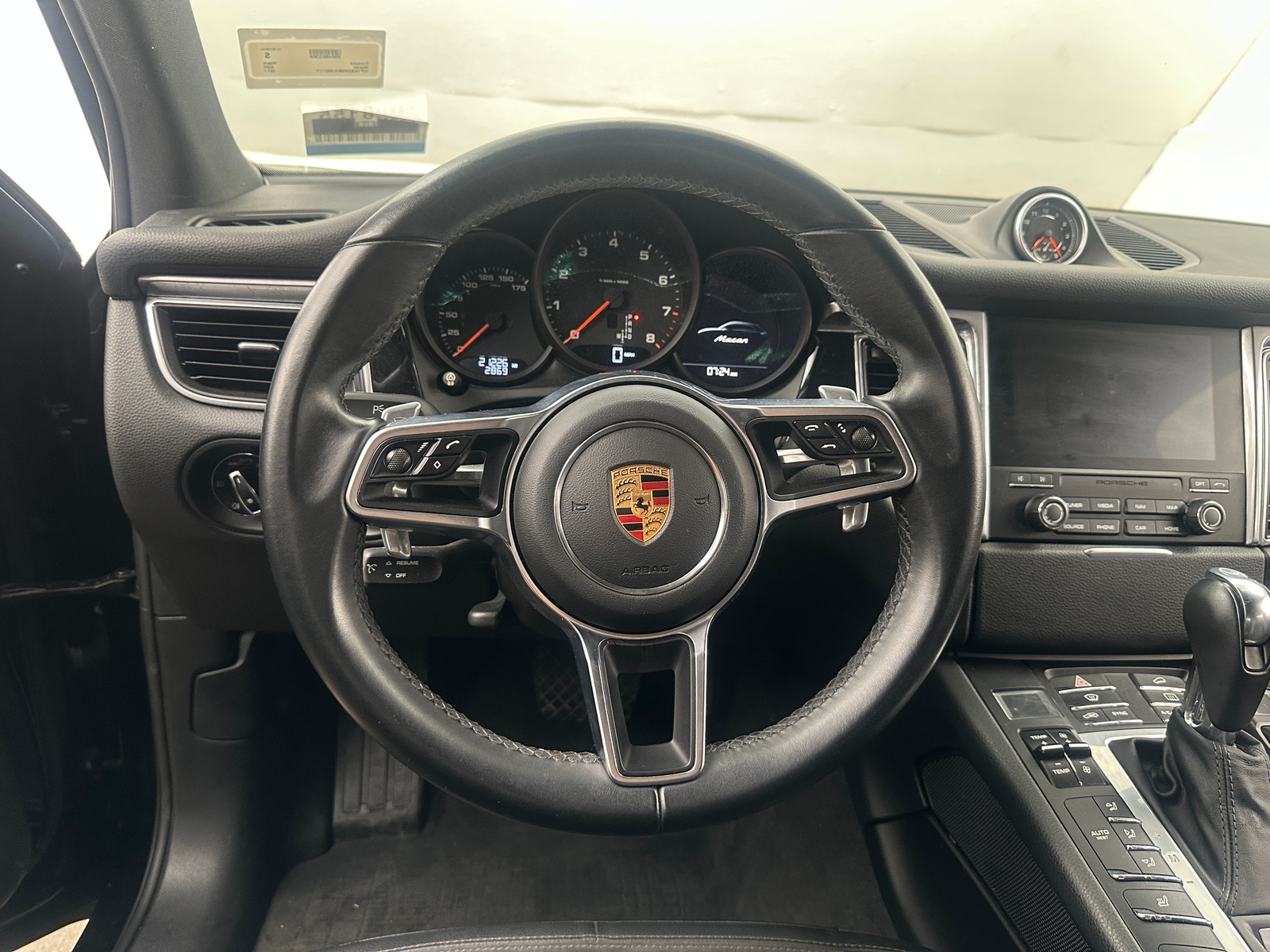 Thumbnail: 2017 Porsche Macan - 4