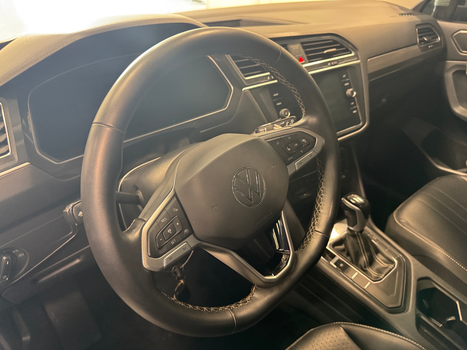 Thumbnail: 2023 Volkswagen Tiguan - 4