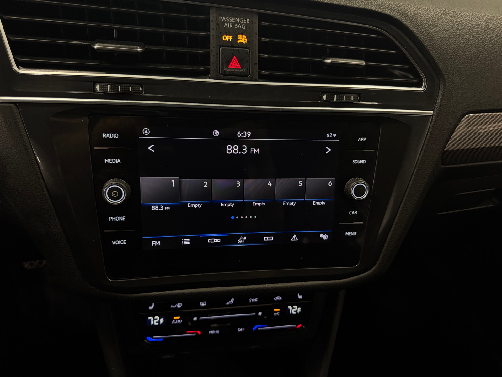 Thumbnail: 2023 Volkswagen Tiguan - 3