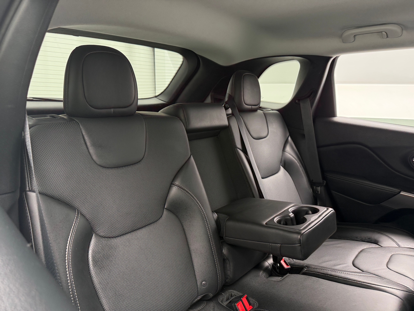 Thumbnail: 2019 Jeep Cherokee - 5