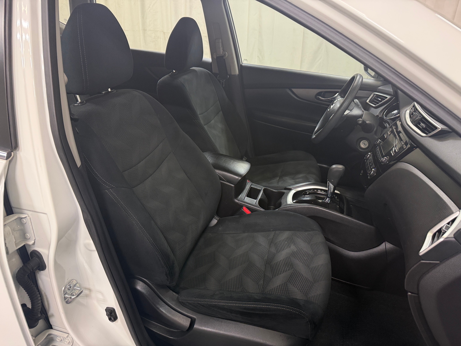 Thumbnail: 2016 Nissan Rogue - 2