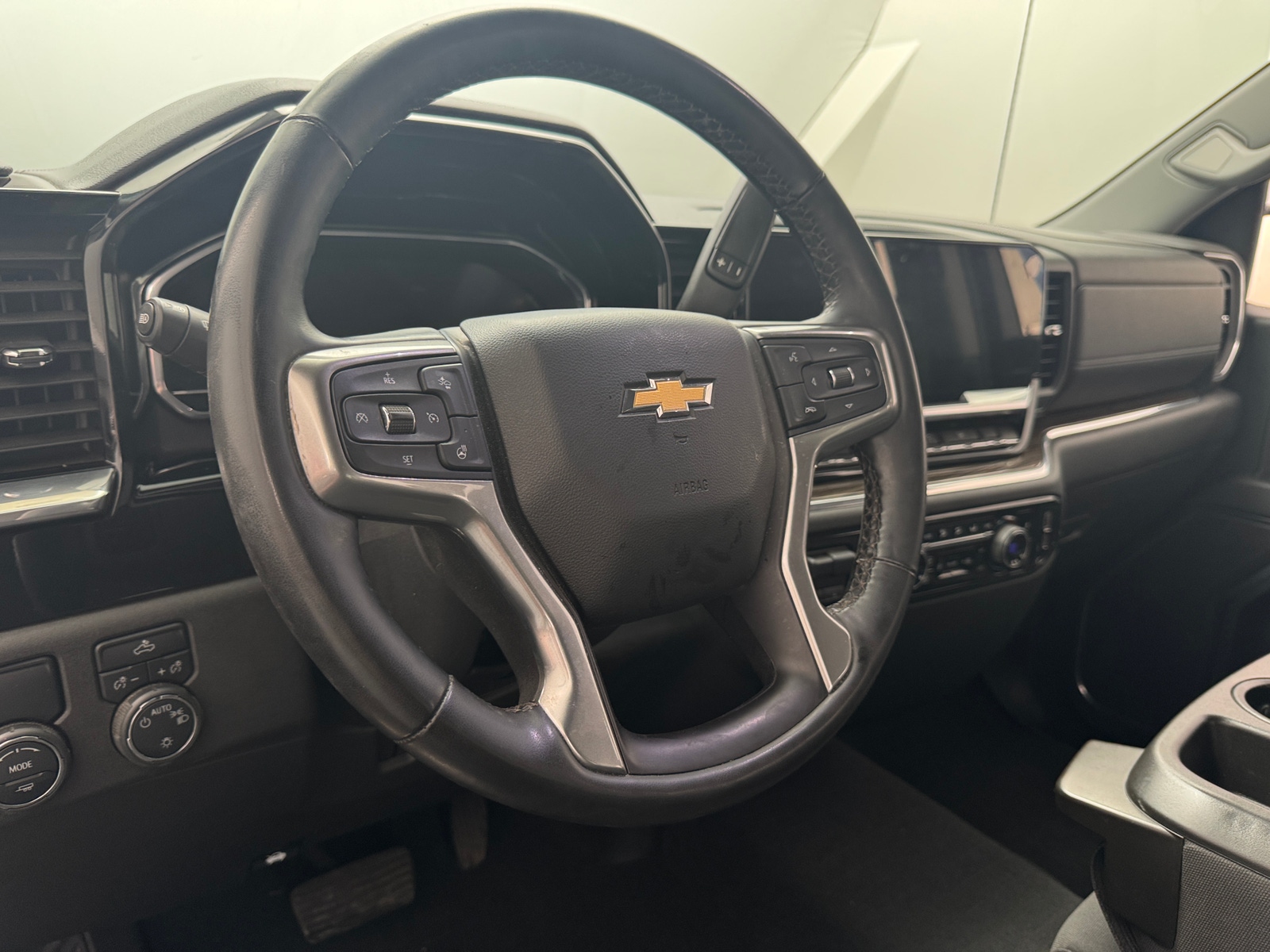 Thumbnail: 2023 Chevrolet Silverado 1500 - 5