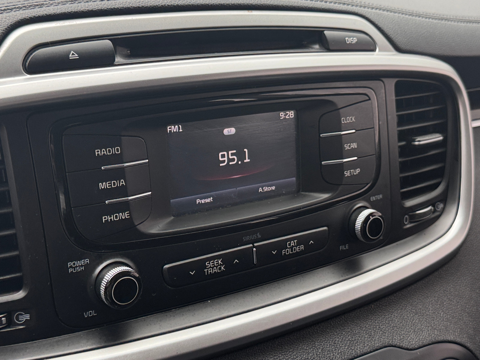 Thumbnail: 2017 Kia Sorento - 4