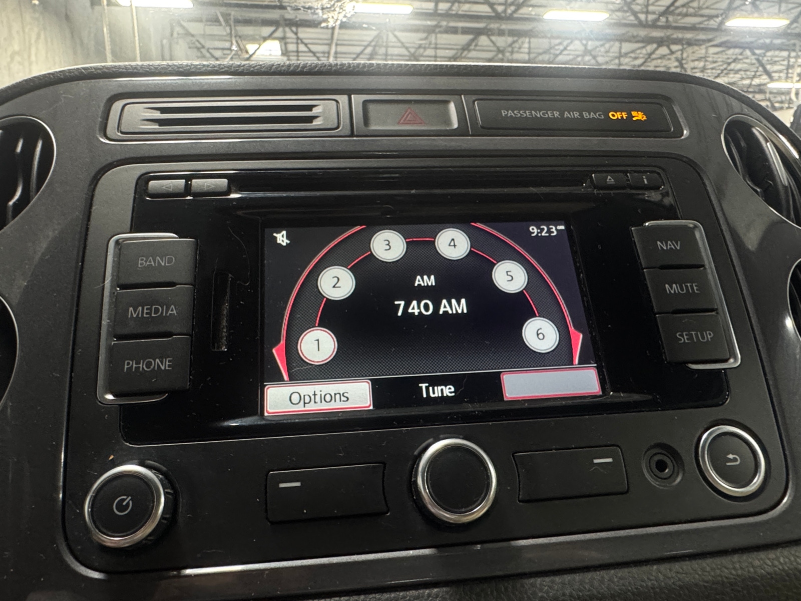 Thumbnail: 2015 Volkswagen Tiguan - 4