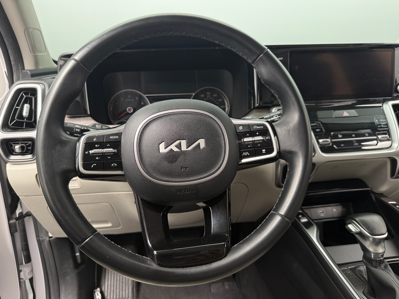 Thumbnail: 2022 Kia Sorento - 4