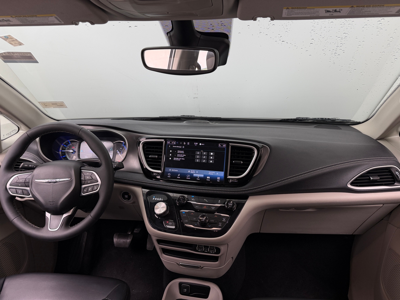 Thumbnail: 2023 Chrysler Pacifica - 3