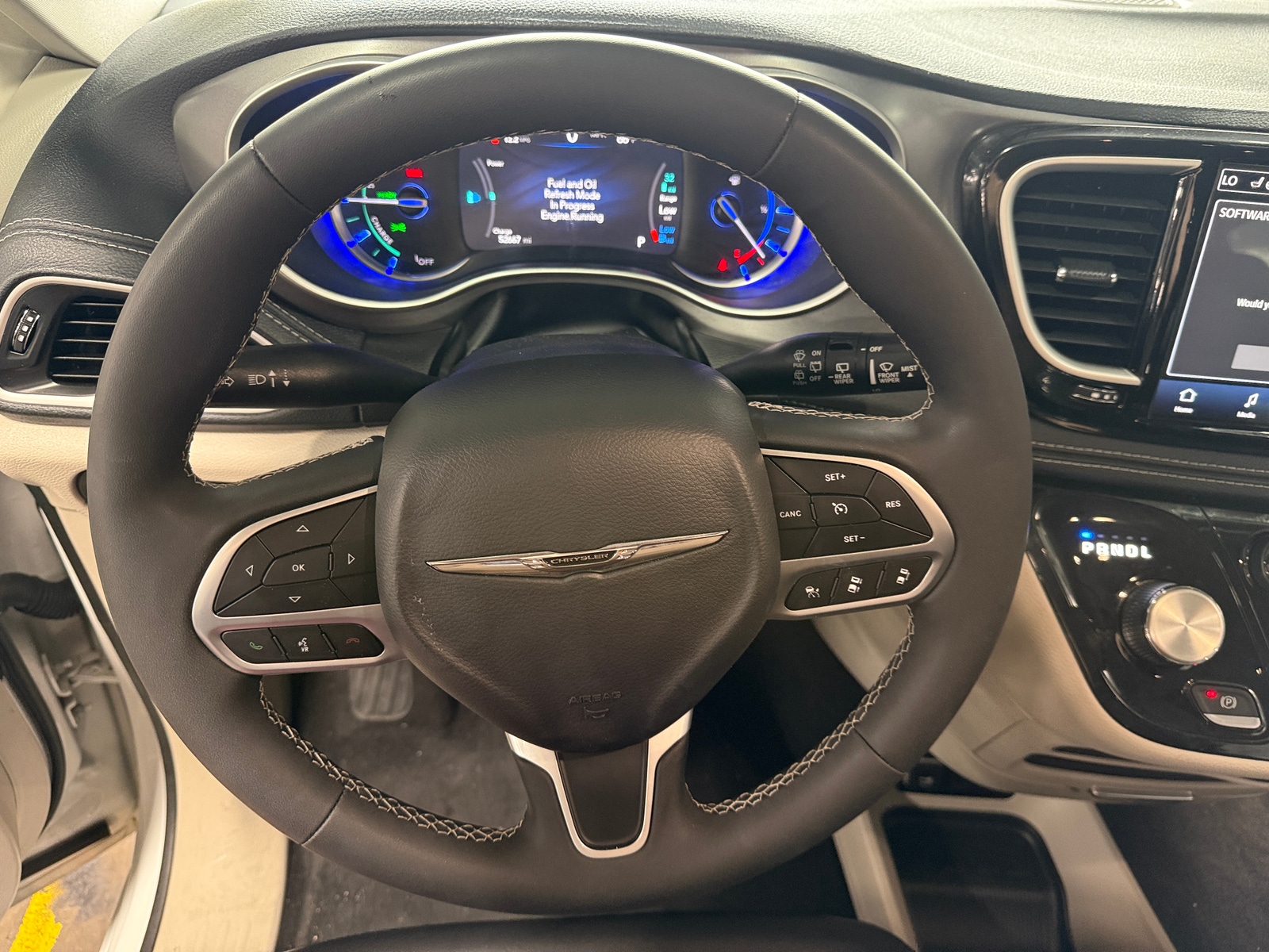 Thumbnail: 2023 Chrysler Pacifica - 5