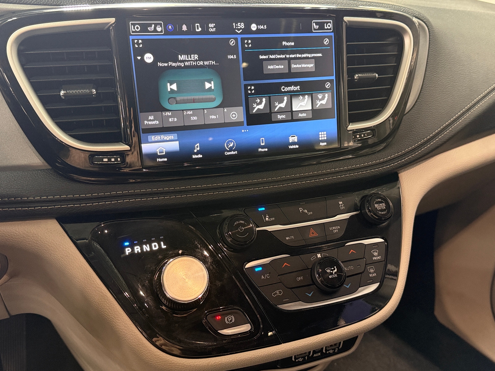Thumbnail: 2023 Chrysler Pacifica - 4