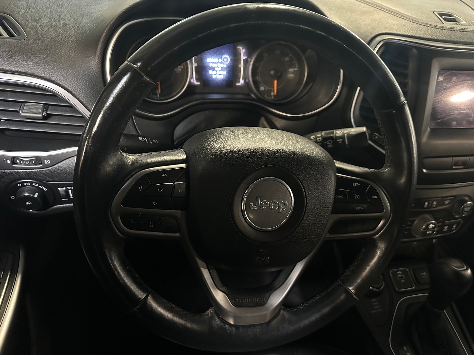 Thumbnail: 2019 Jeep Cherokee - 5