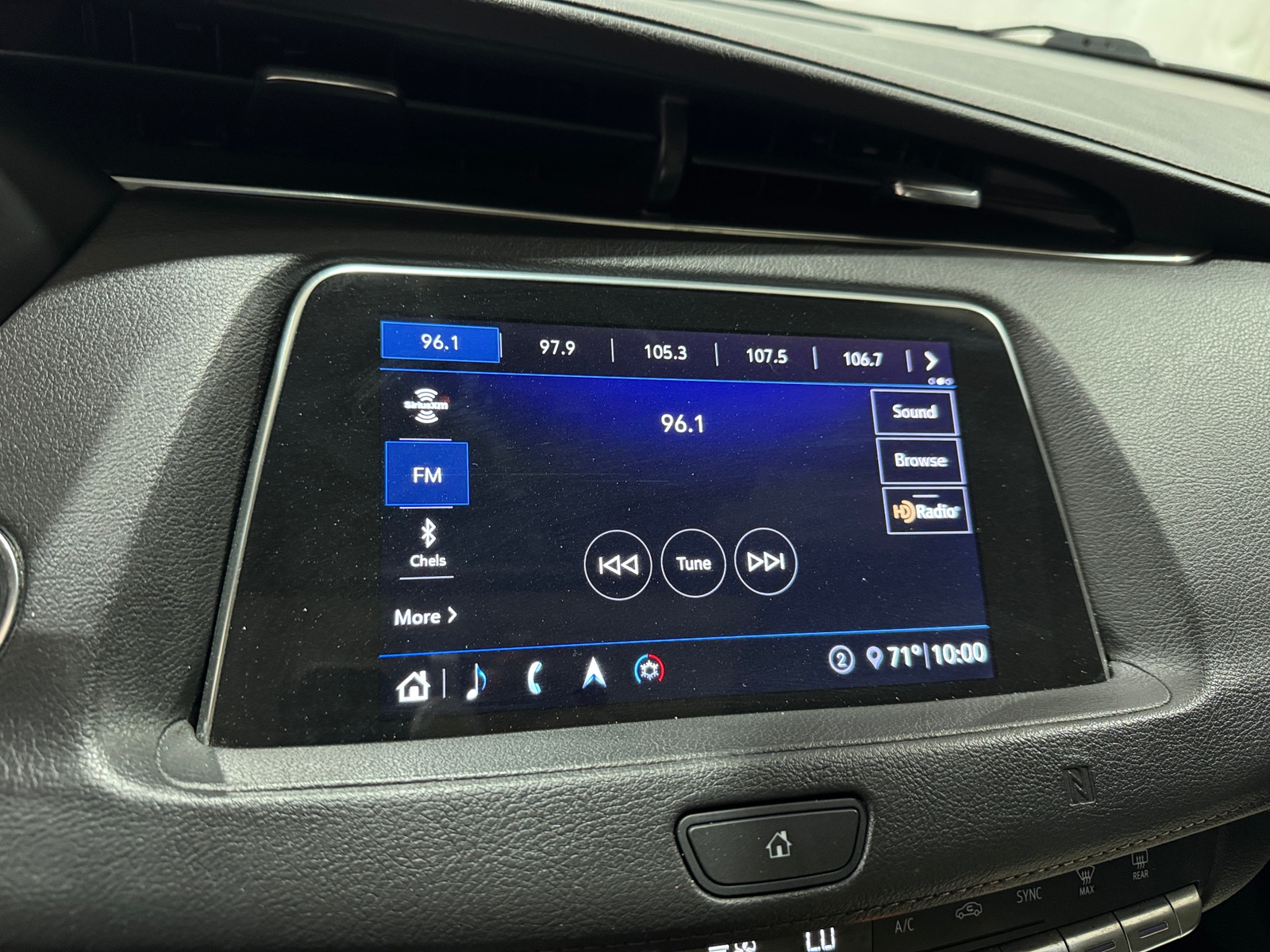 Thumbnail: 2020 Cadillac XT4 - 3