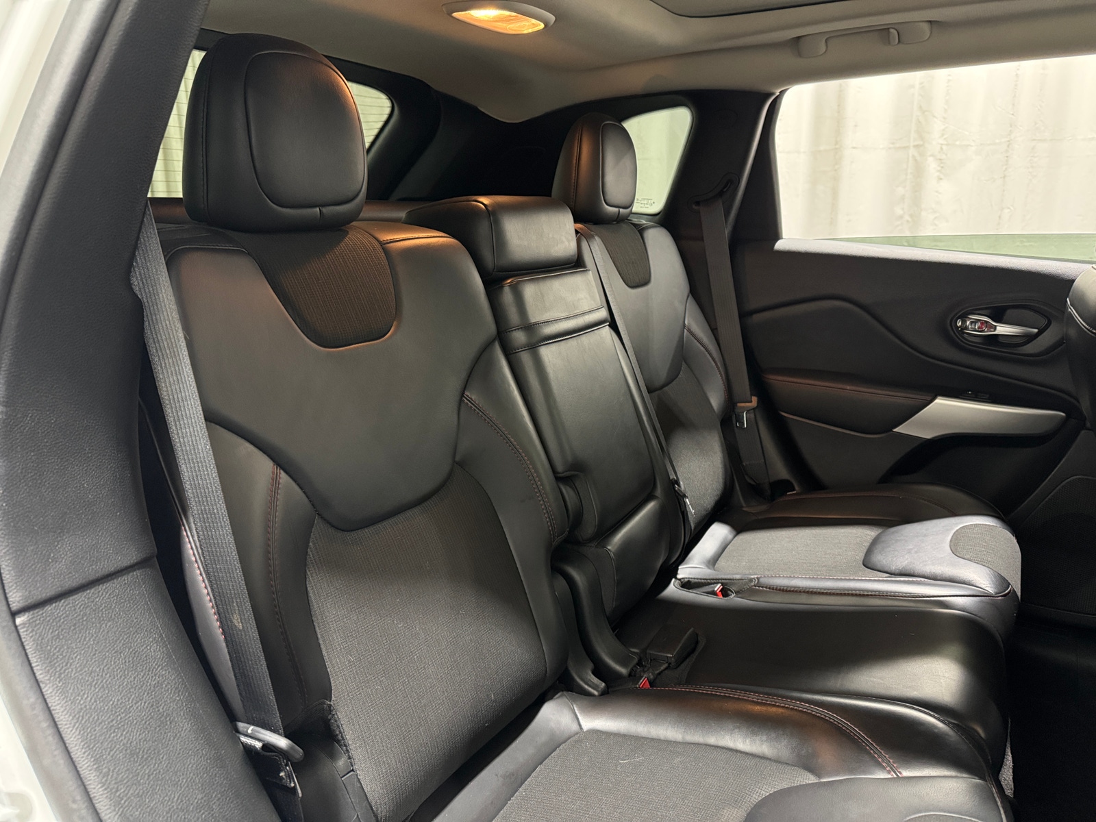 Thumbnail: 2018 Jeep Cherokee - 6