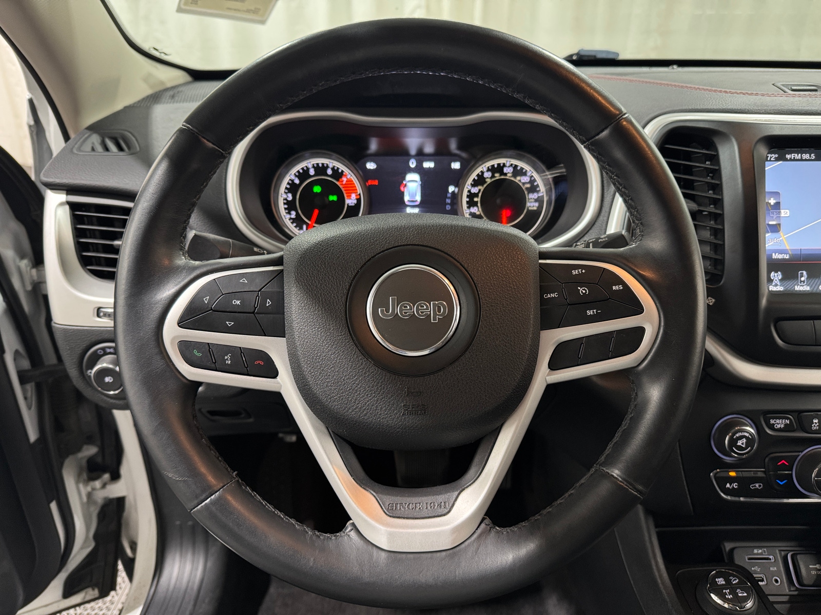 Thumbnail: 2018 Jeep Cherokee - 5