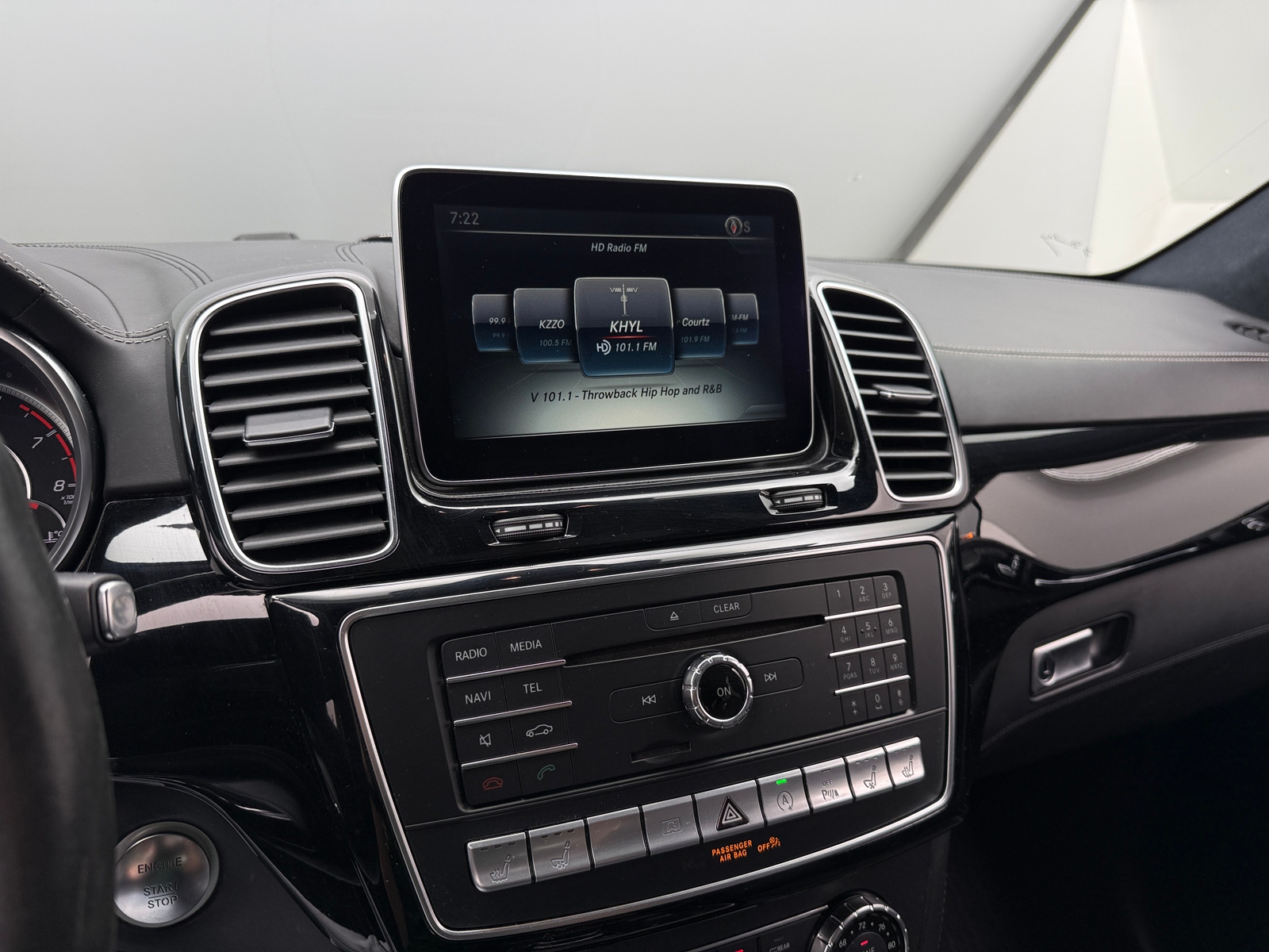 Thumbnail: 2016 Mercedes-Benz GLE - 3