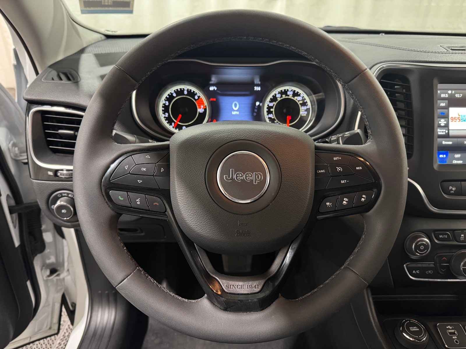 Thumbnail: 2023 Jeep Cherokee - 4
