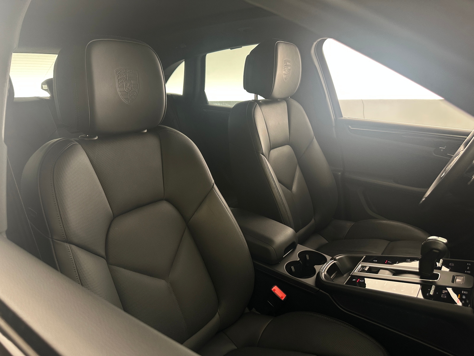 Thumbnail: 2022 Porsche Macan - 2