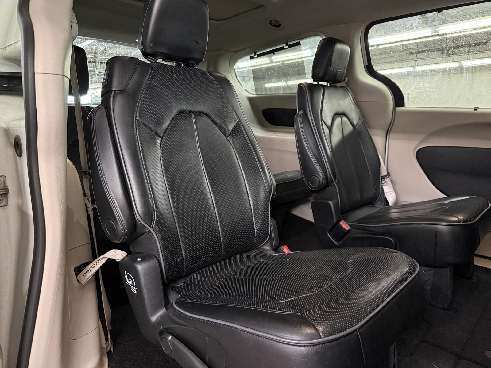 Thumbnail: 2017 Chrysler Pacifica - 5