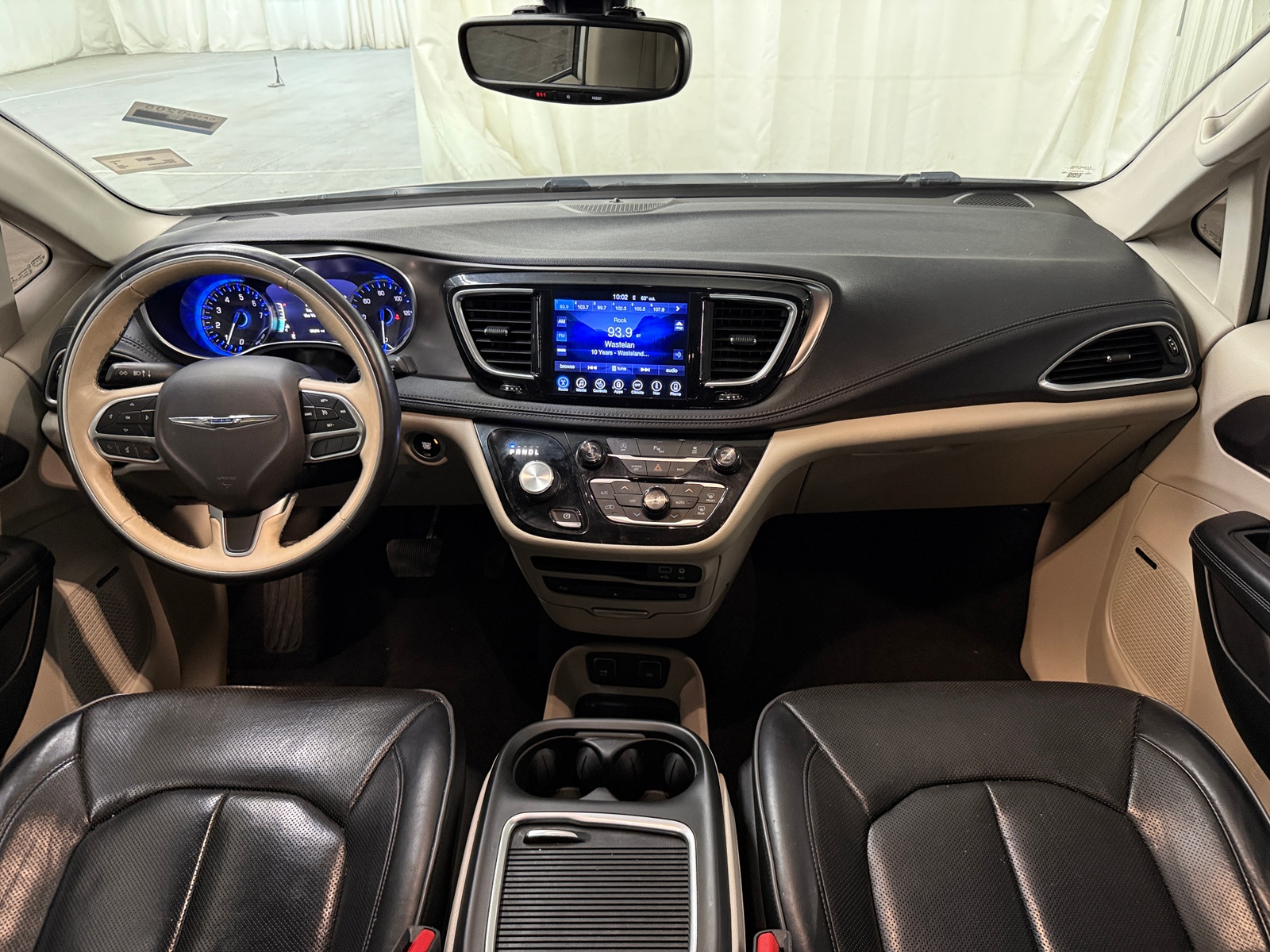 Thumbnail: 2017 Chrysler Pacifica - 2