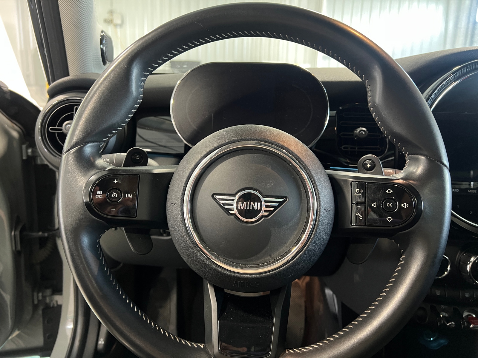 Thumbnail: 2023 MINI Cooper Hardtop - 4