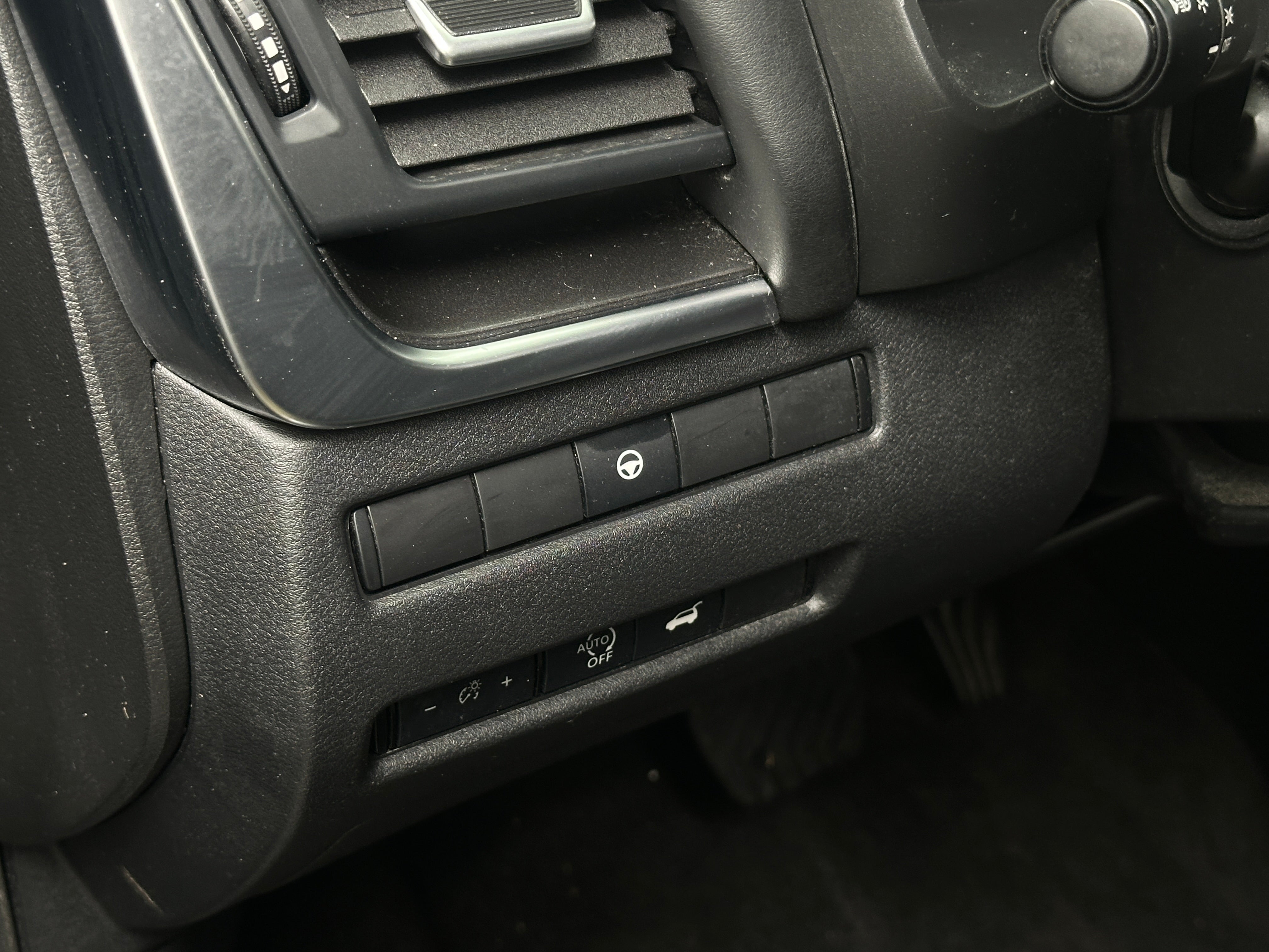 2023 Nissan Rogue SV - Photo 10