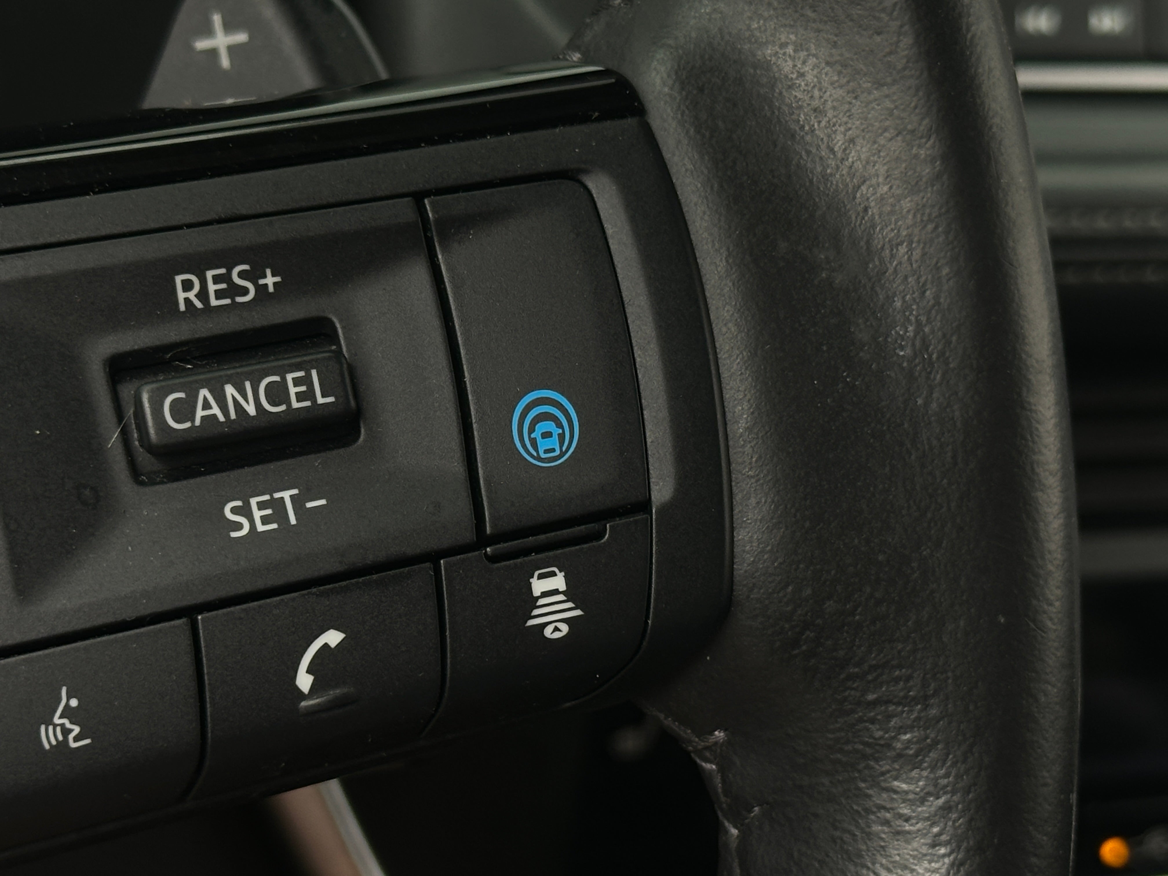 2023 Nissan Rogue SV - Photo 11