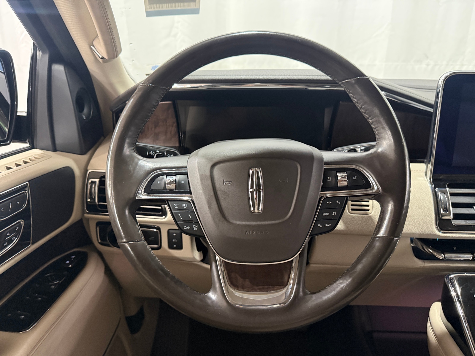 Thumbnail: 2020 Lincoln Navigator - 4