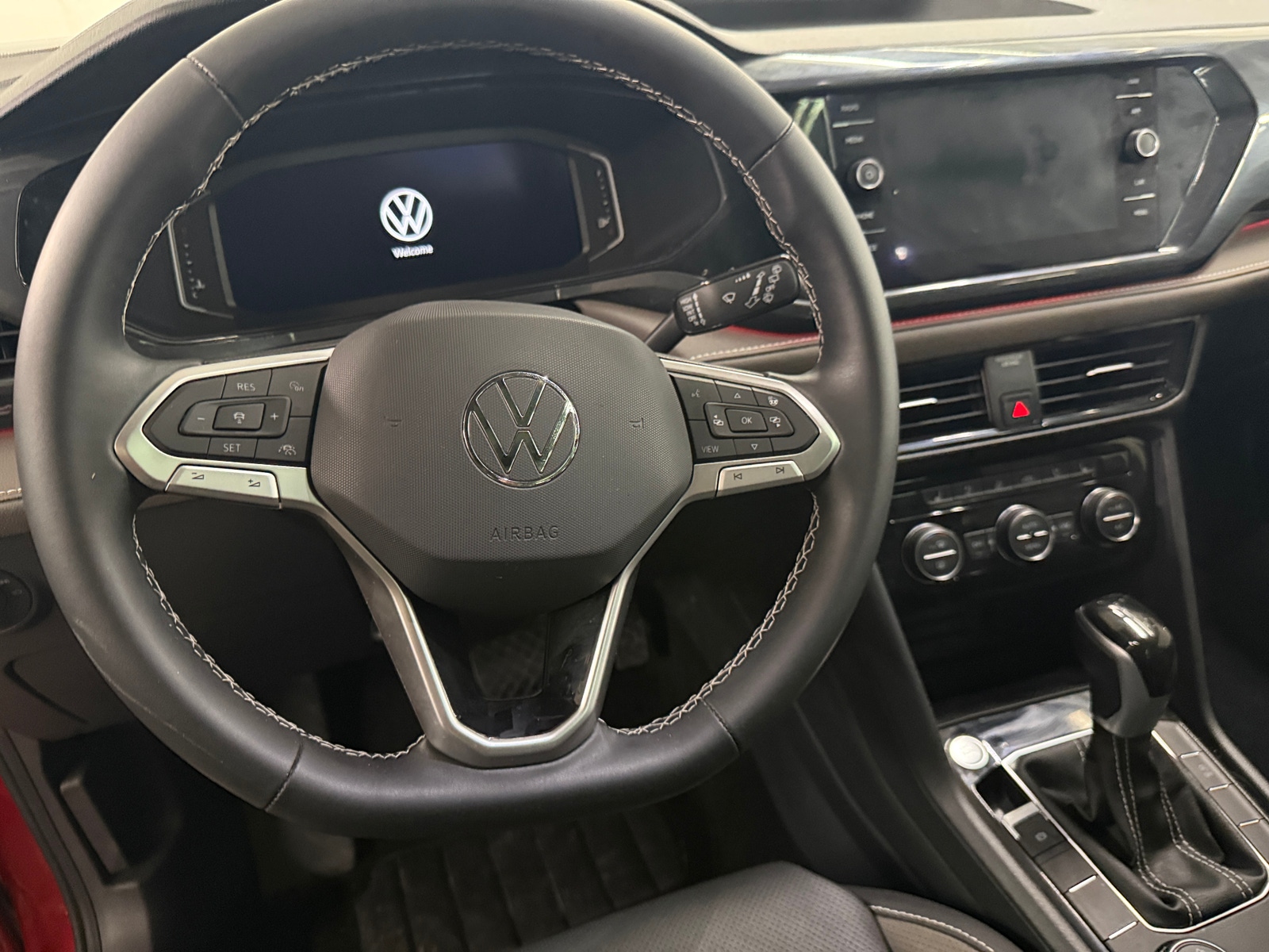 Thumbnail: 2022 Volkswagen Taos - 4