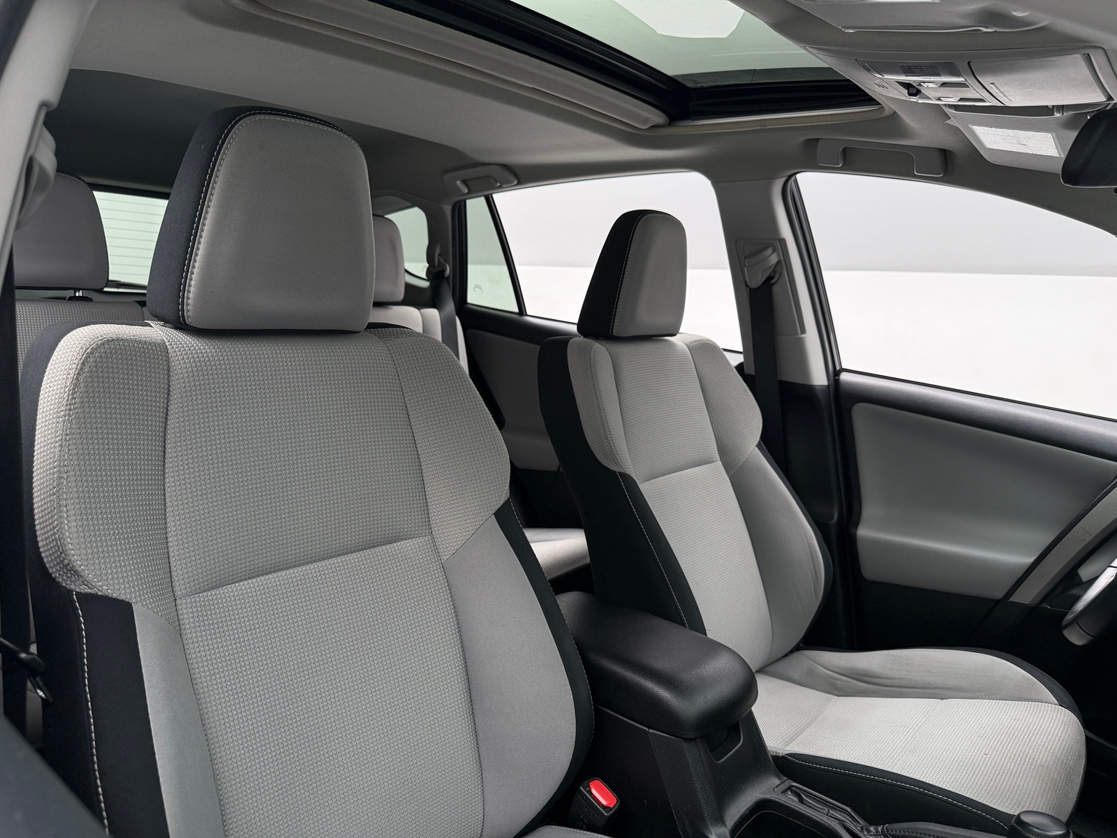 Thumbnail: 2016 Toyota RAV4 - 2
