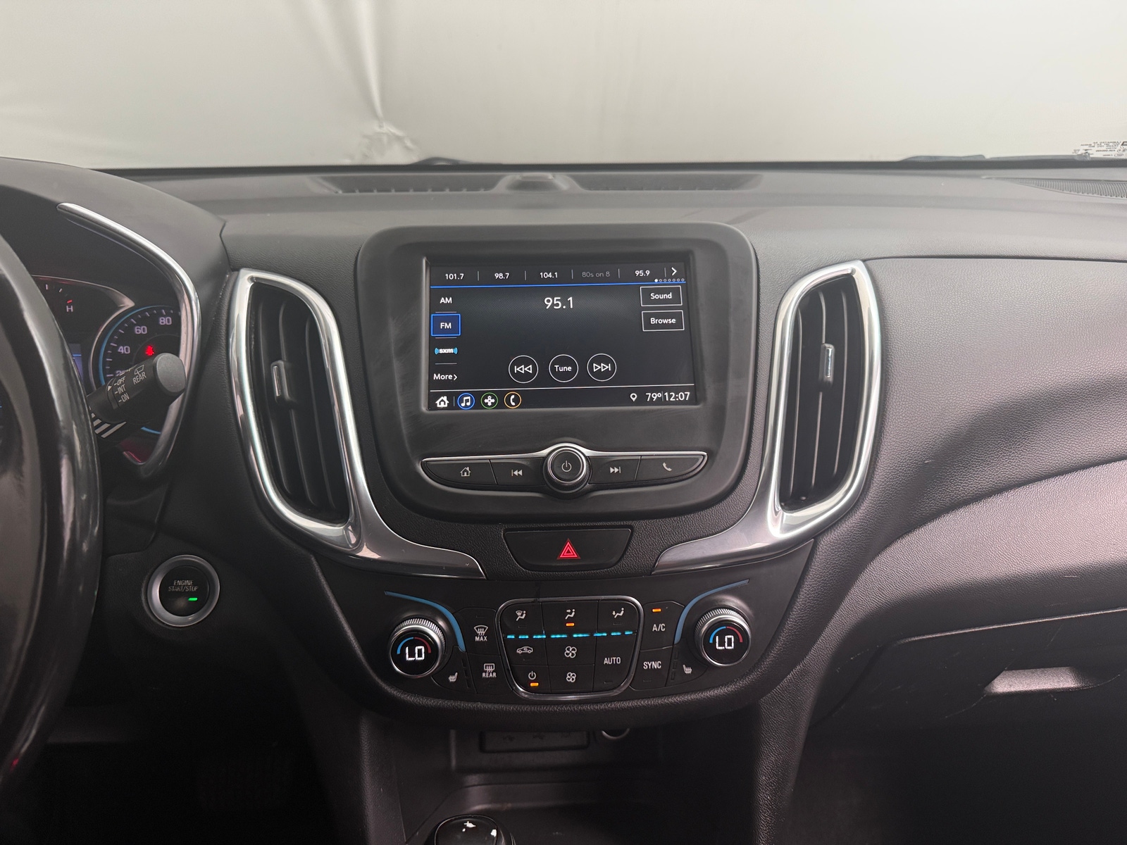Thumbnail: 2019 Chevrolet Equinox - 4