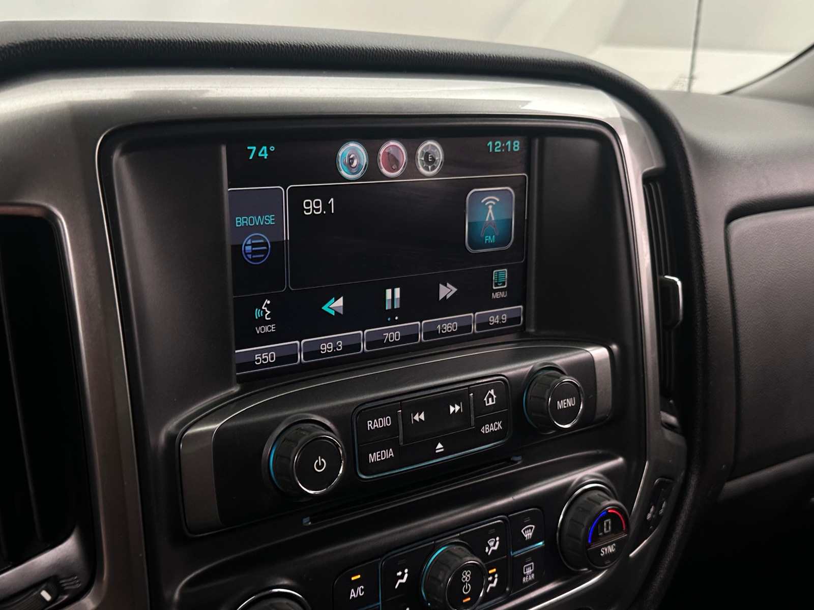 Thumbnail: 2015 Chevrolet Silverado 1500 - 4