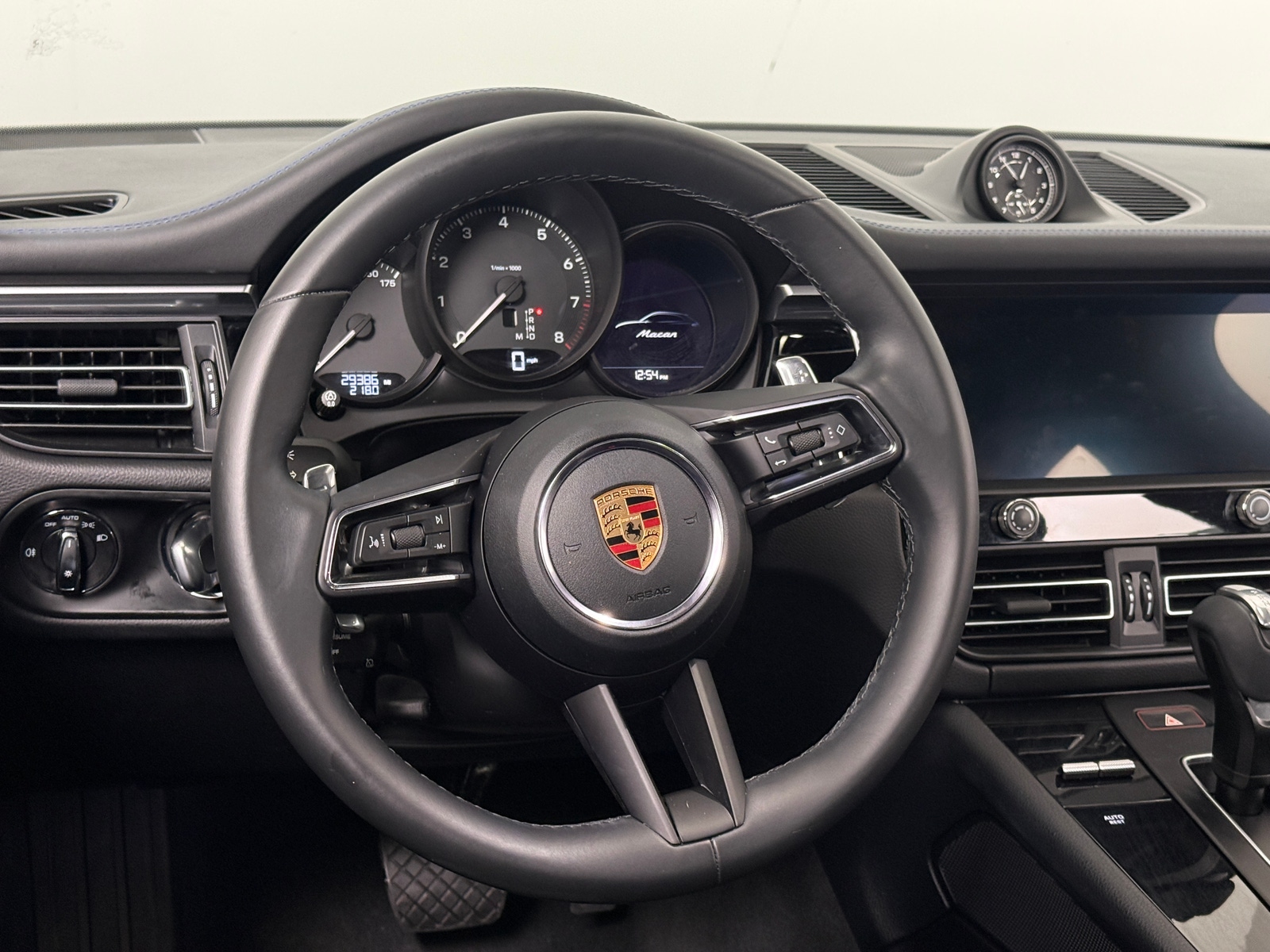 Thumbnail: 2022 Porsche Macan - 4