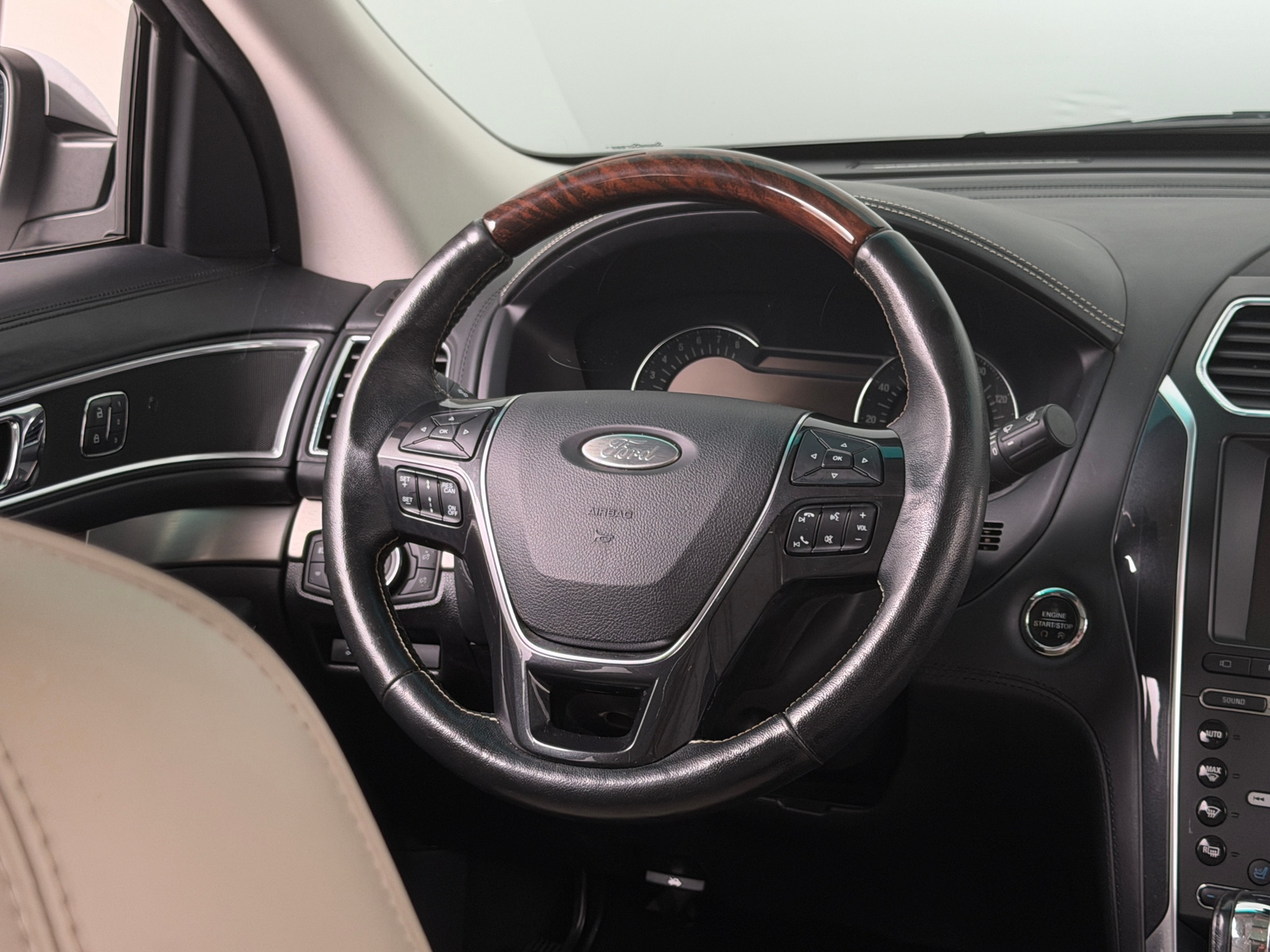 Thumbnail: 2017 Ford Explorer - 4