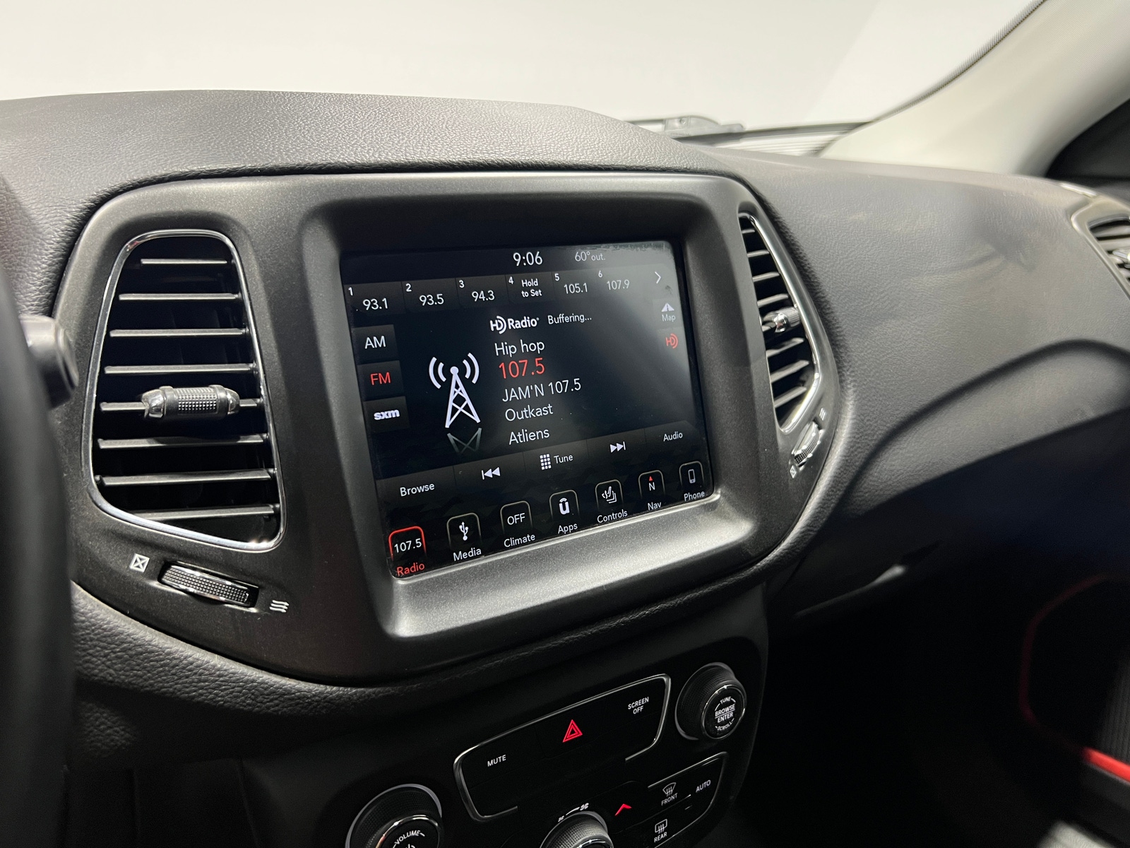 Thumbnail: 2018 Jeep Compass - 3