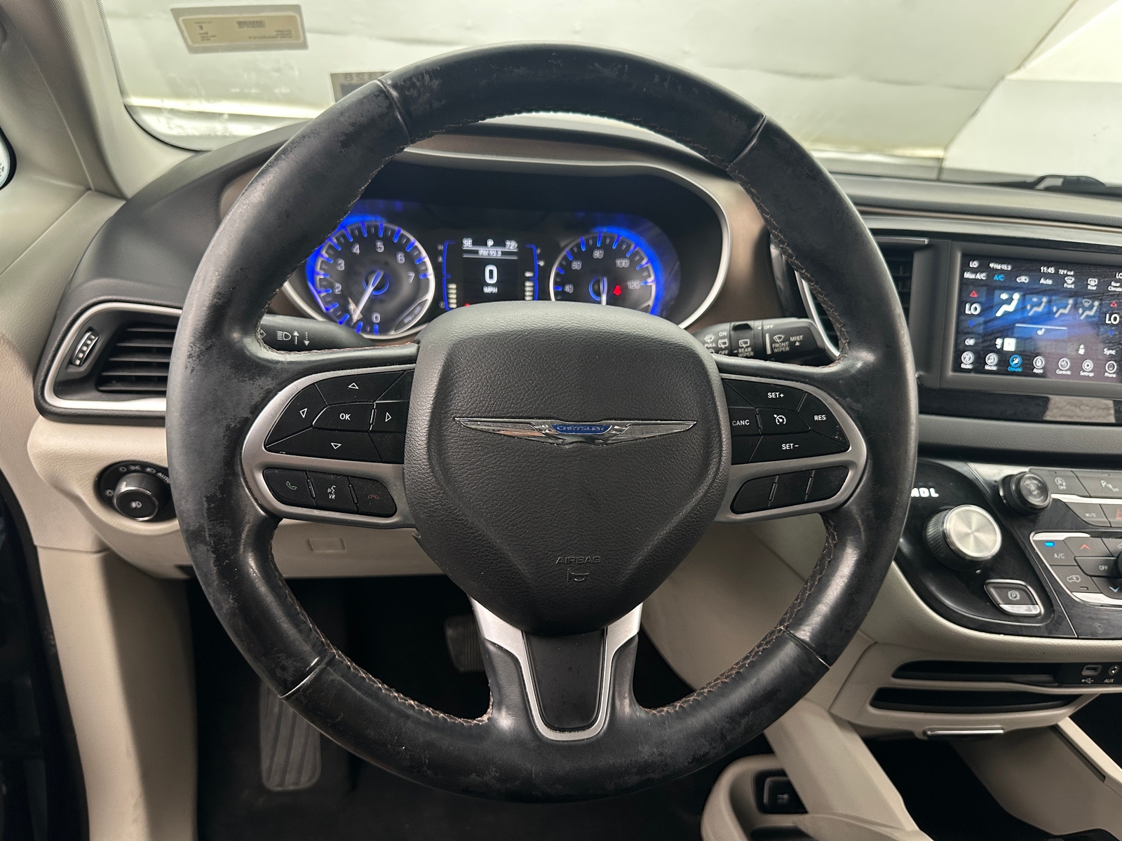 Thumbnail: 2018 Chrysler Pacifica - 4