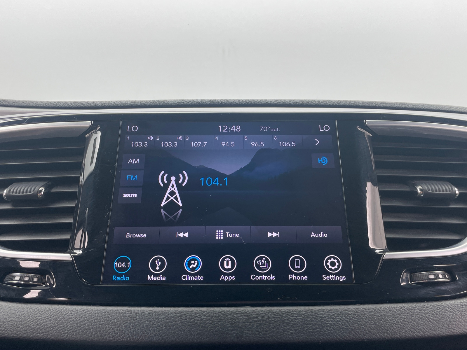 Thumbnail: 2019 Chrysler Pacifica - 3