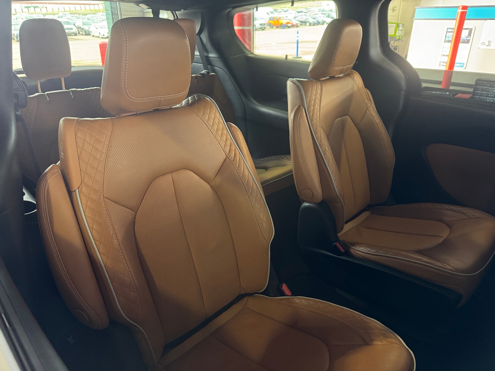 Thumbnail: 2022 Chrysler Pacifica - 5
