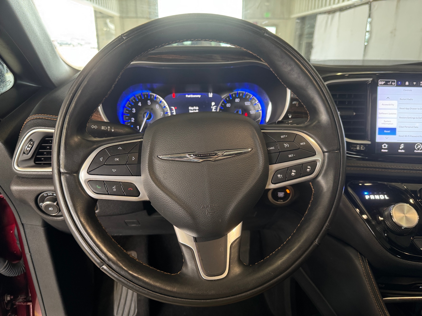 Thumbnail: 2022 Chrysler Pacifica - 4