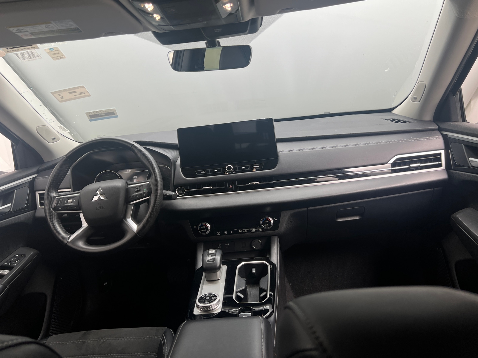 Thumbnail: 2025 Mitsubishi Outlander - 2