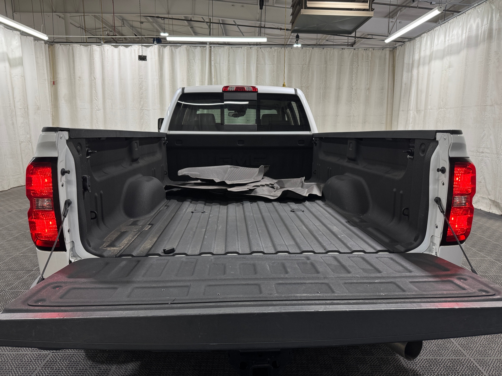 Thumbnail: 2018 GMC Sierra 3500 - 6