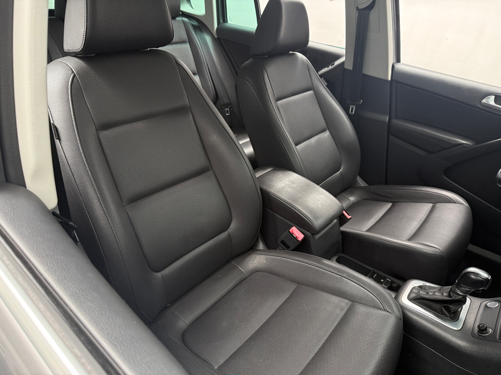 Thumbnail: 2016 Volkswagen Tiguan - 2